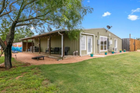 Lucinda Luxury RV with Hot Tub